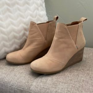 Toms suede wedge bootie size 8